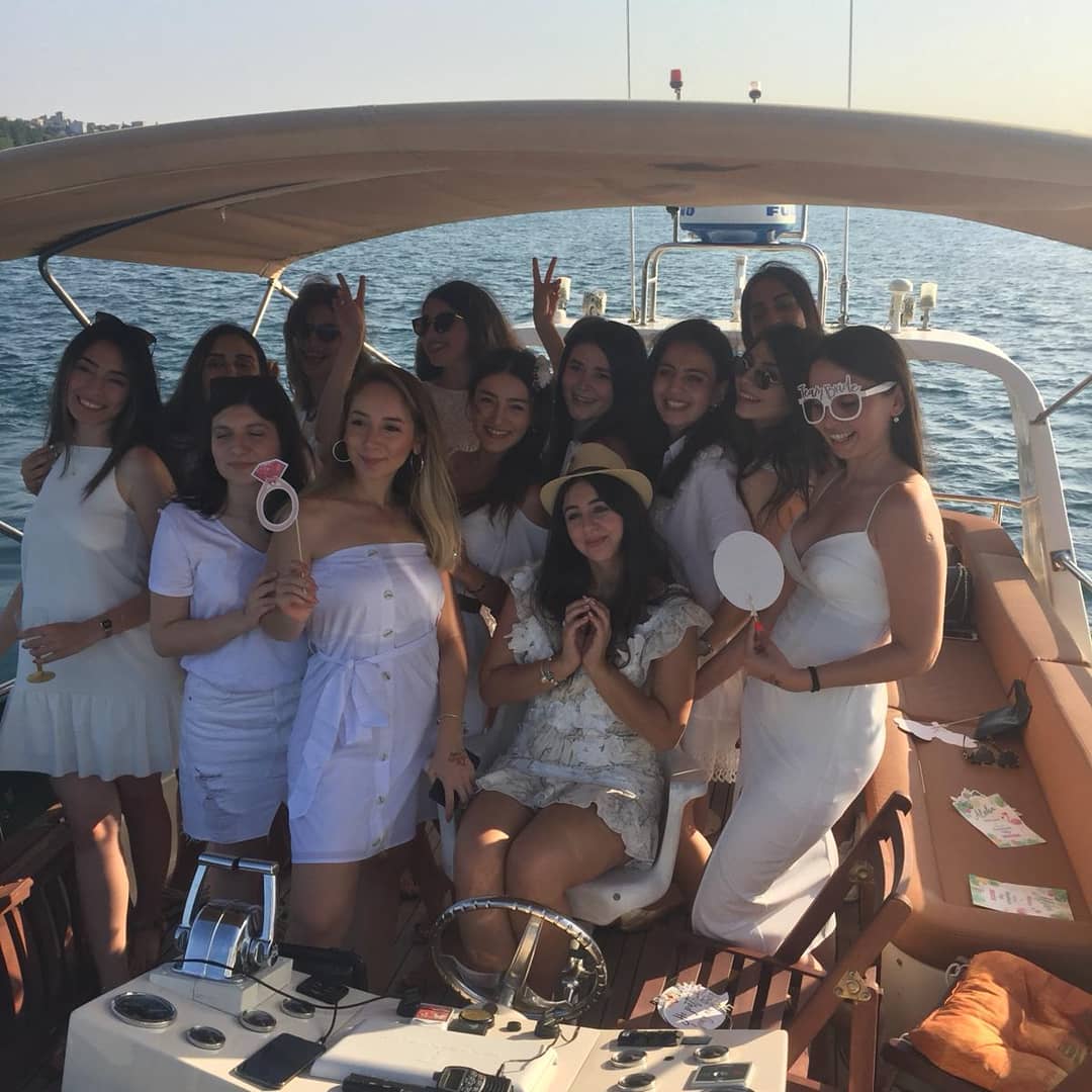 Teknede Bekarlığa Veda Partisi